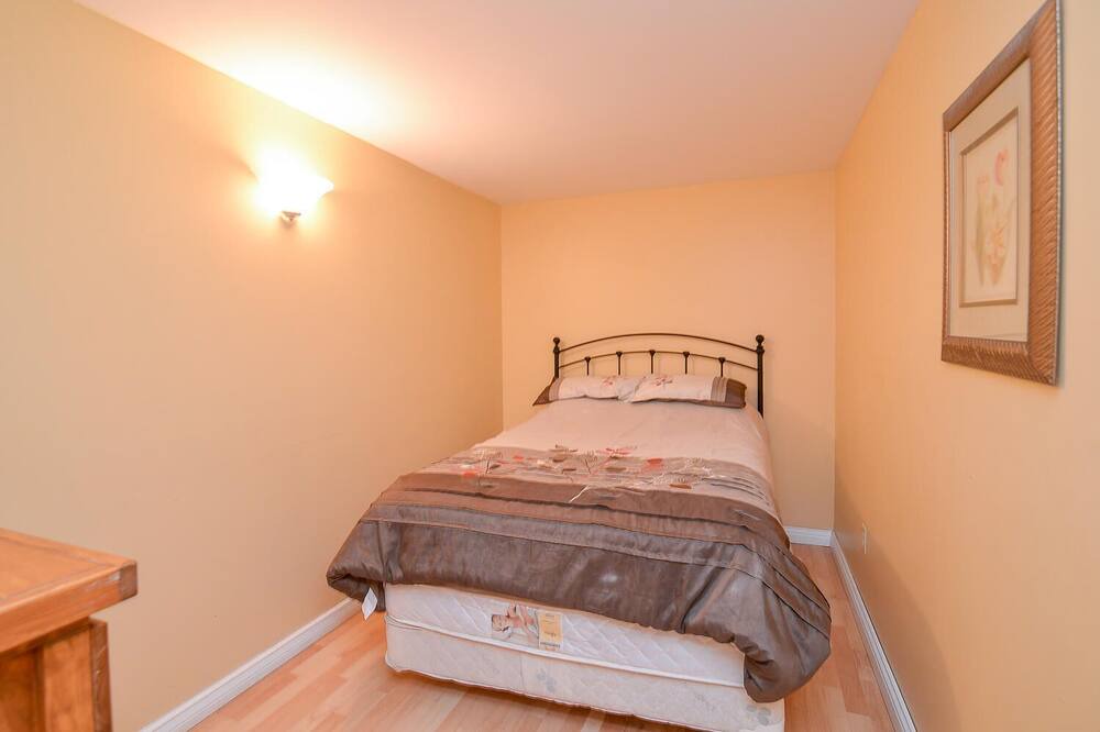 Photo of Bedroom in Arden
