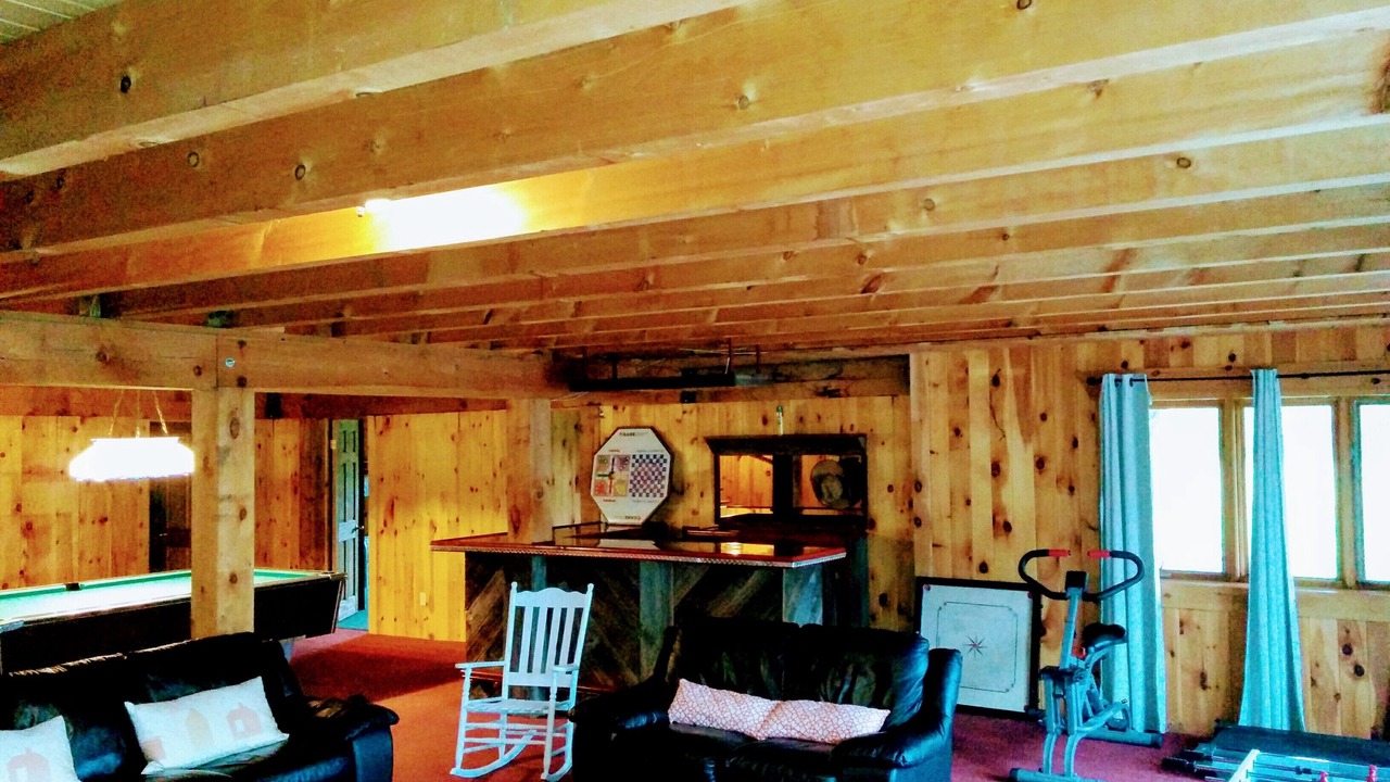 Photo of Livingroom in Front of Yonge