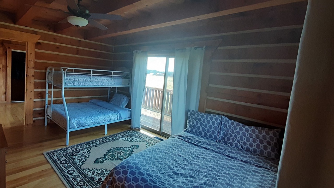 Photo of Bedroom in Front of Yonge