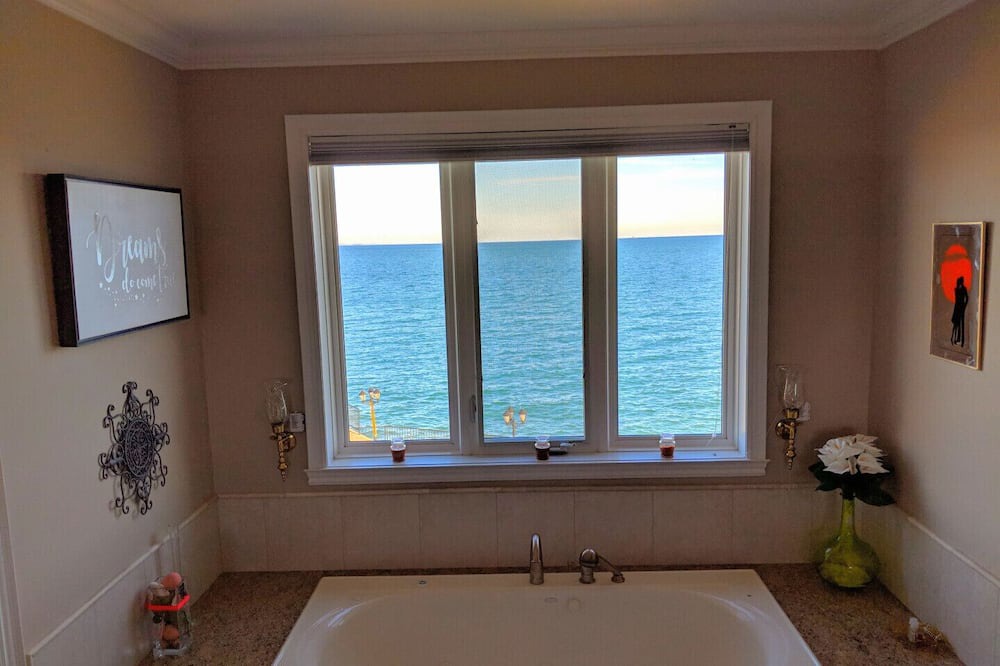 Photo of Bathroom in Stoney Creek