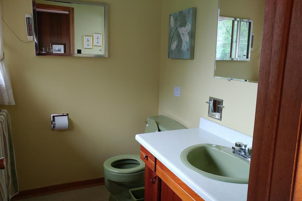 Photo of Bathroom in Pointe au Baril