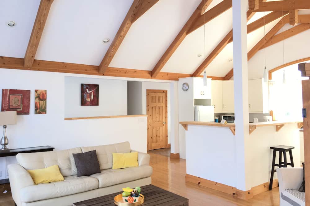Photo of Livingroom in Grand Bend