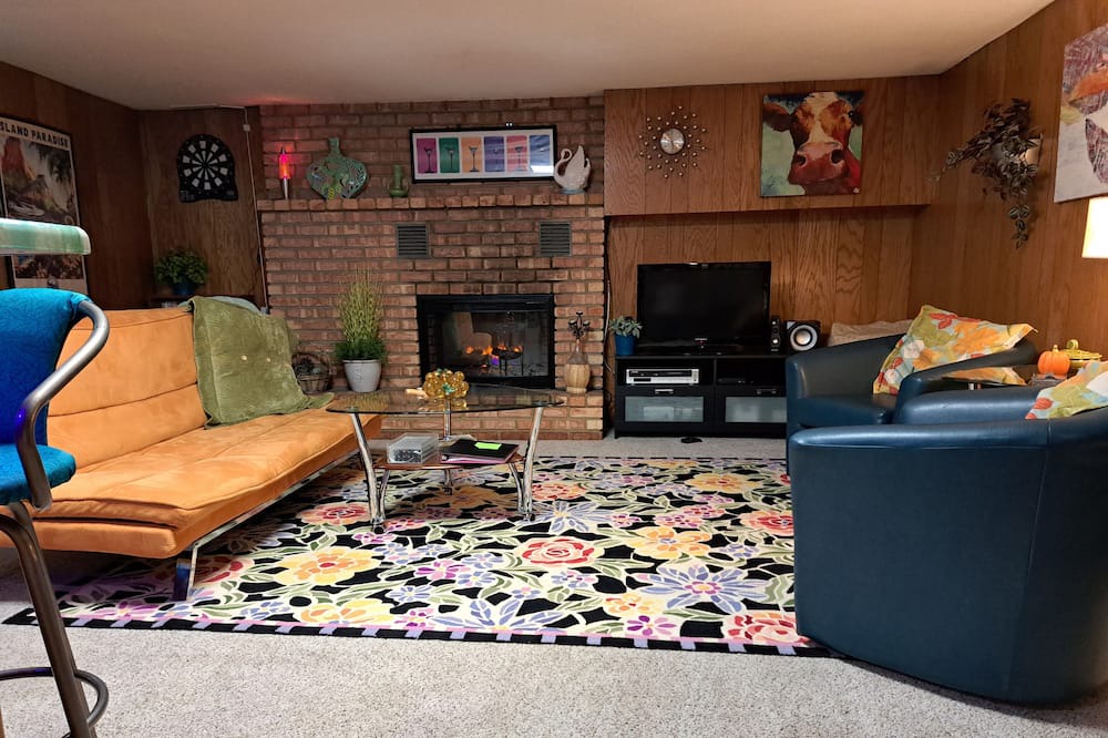 Photo of Livingroom in East Bloomington