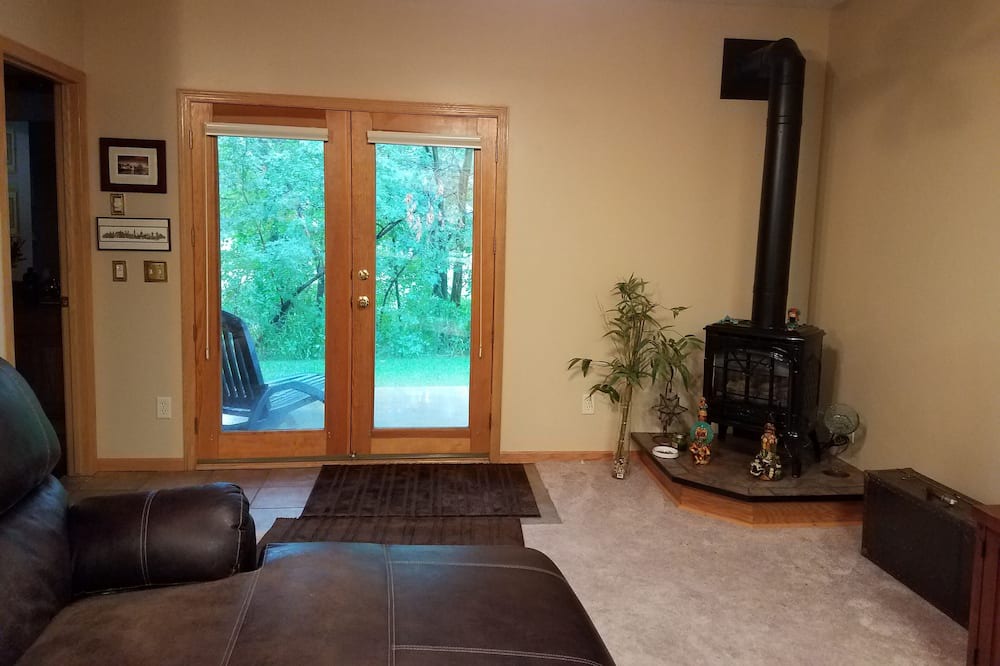 Photo of Livingroom in Oakdale