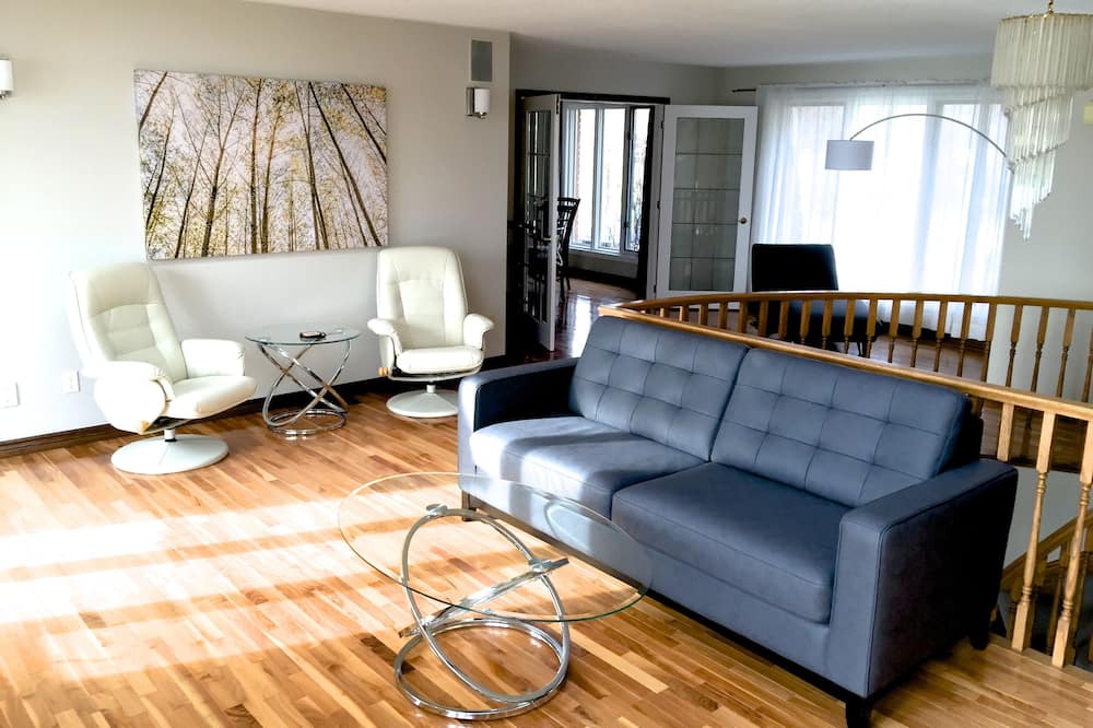 Photo of Livingroom in Kawartha Lakes