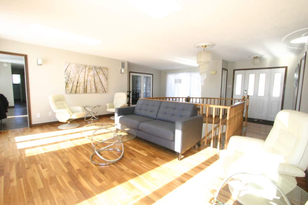 Photo of Livingroom in Kawartha Lakes