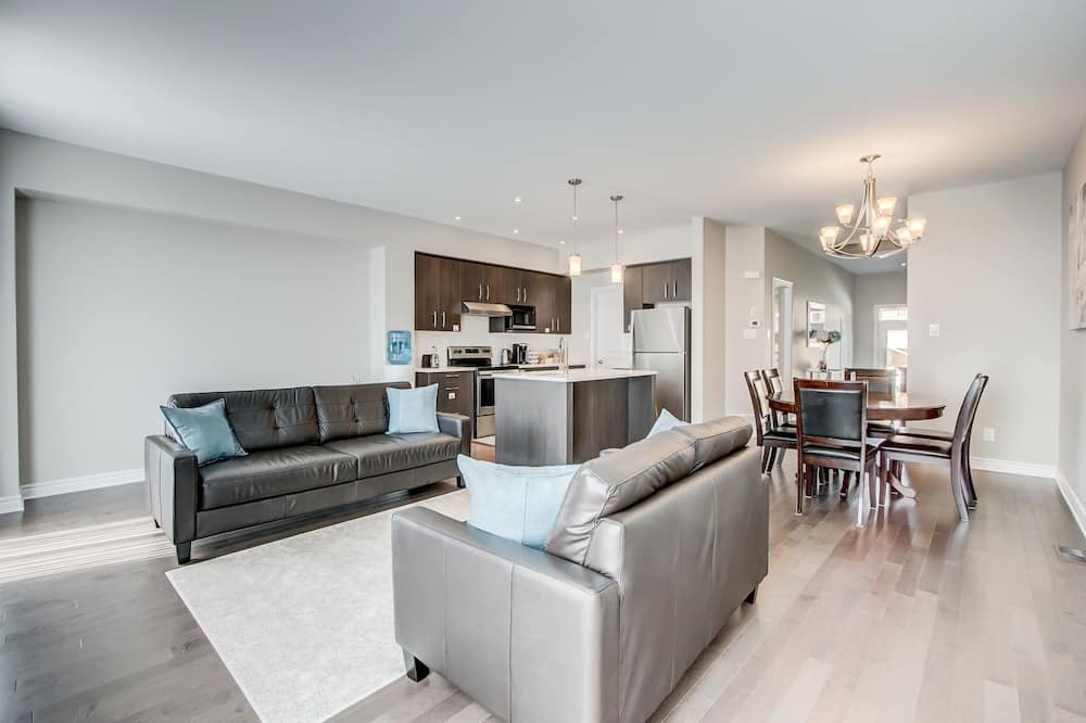 Photo of Livingroom in Ottawa Division