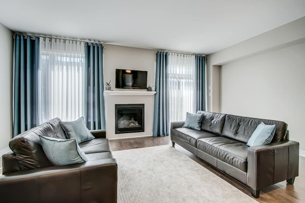 Photo of Livingroom in Ottawa Division