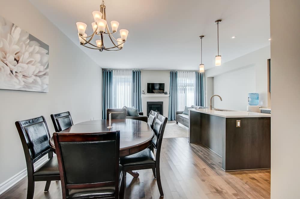 Photo of Livingroom in Ottawa Division