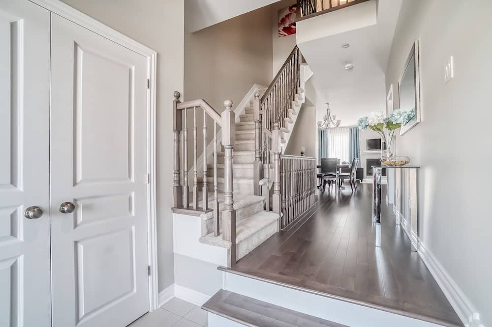 Photo of Livingroom in Ottawa Division