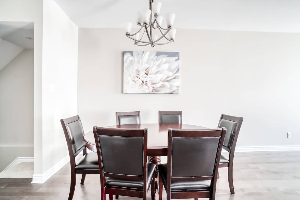 Photo of Livingroom in Ottawa Division