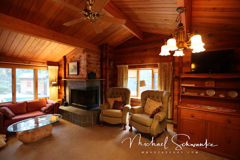Photo of Livingroom in Crane Lake