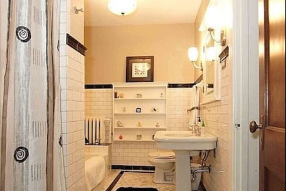 Photo of Bathroom in Merriam Park