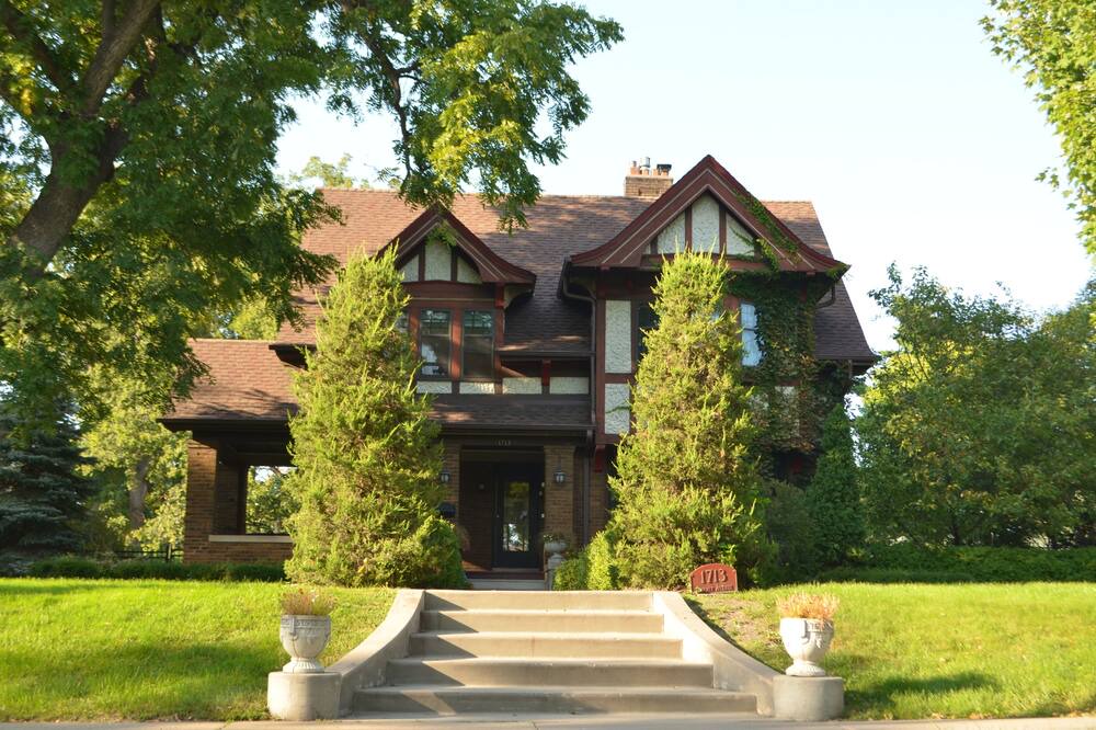 Photo of Outdoor in Merriam Park