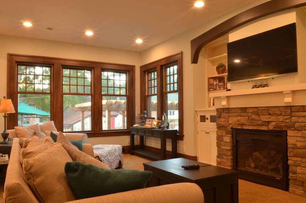 Photo of Livingroom in Merriam Park