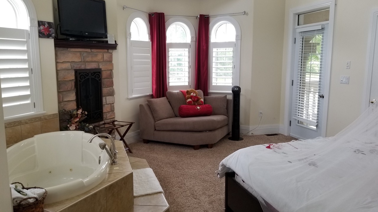 Photo of Livingroom in Lansdowne
