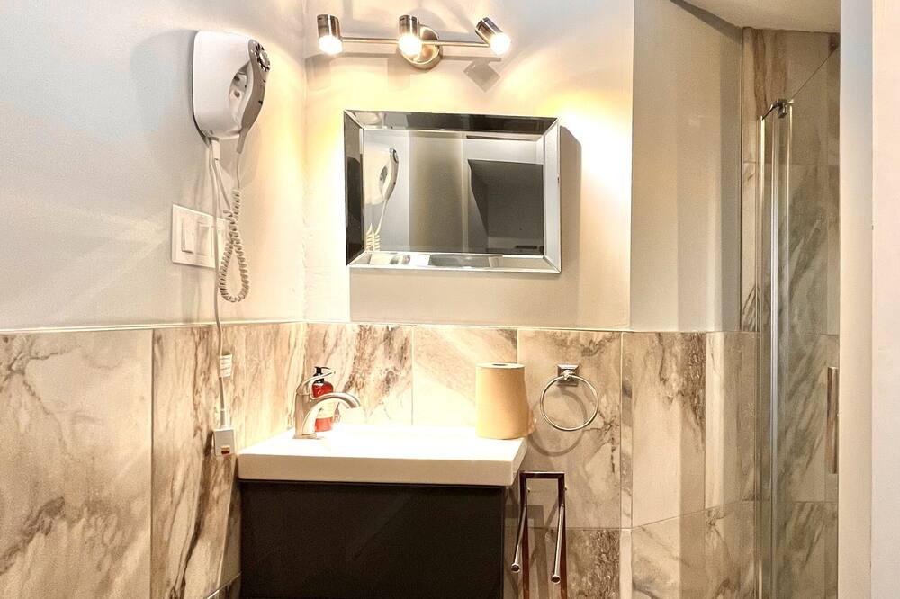 Photo of Bathroom in Blake - Jones