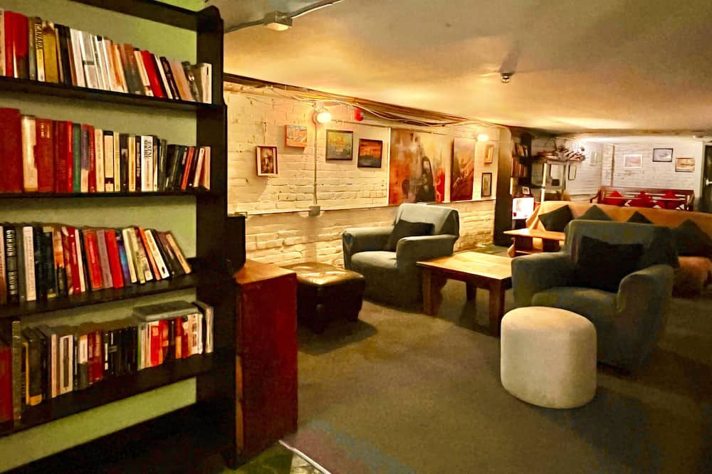 Photo of Livingroom in Blake - Jones