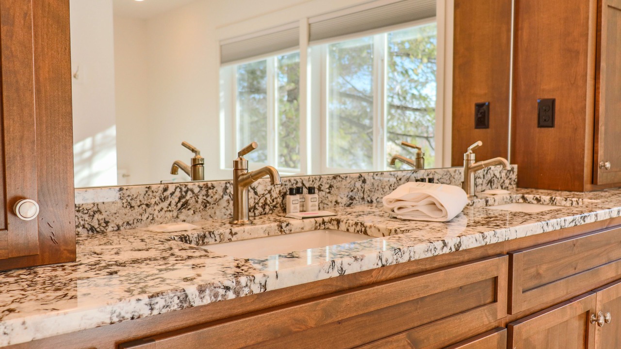 Photo of Bathroom in Lake Shore