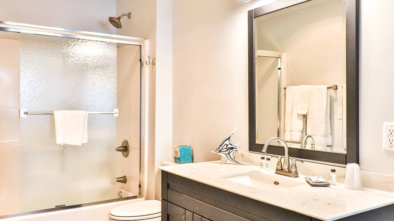 Photo of Bathroom in Lake Shore
