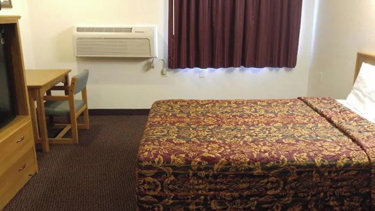 Photo of Bedroom in Le Center