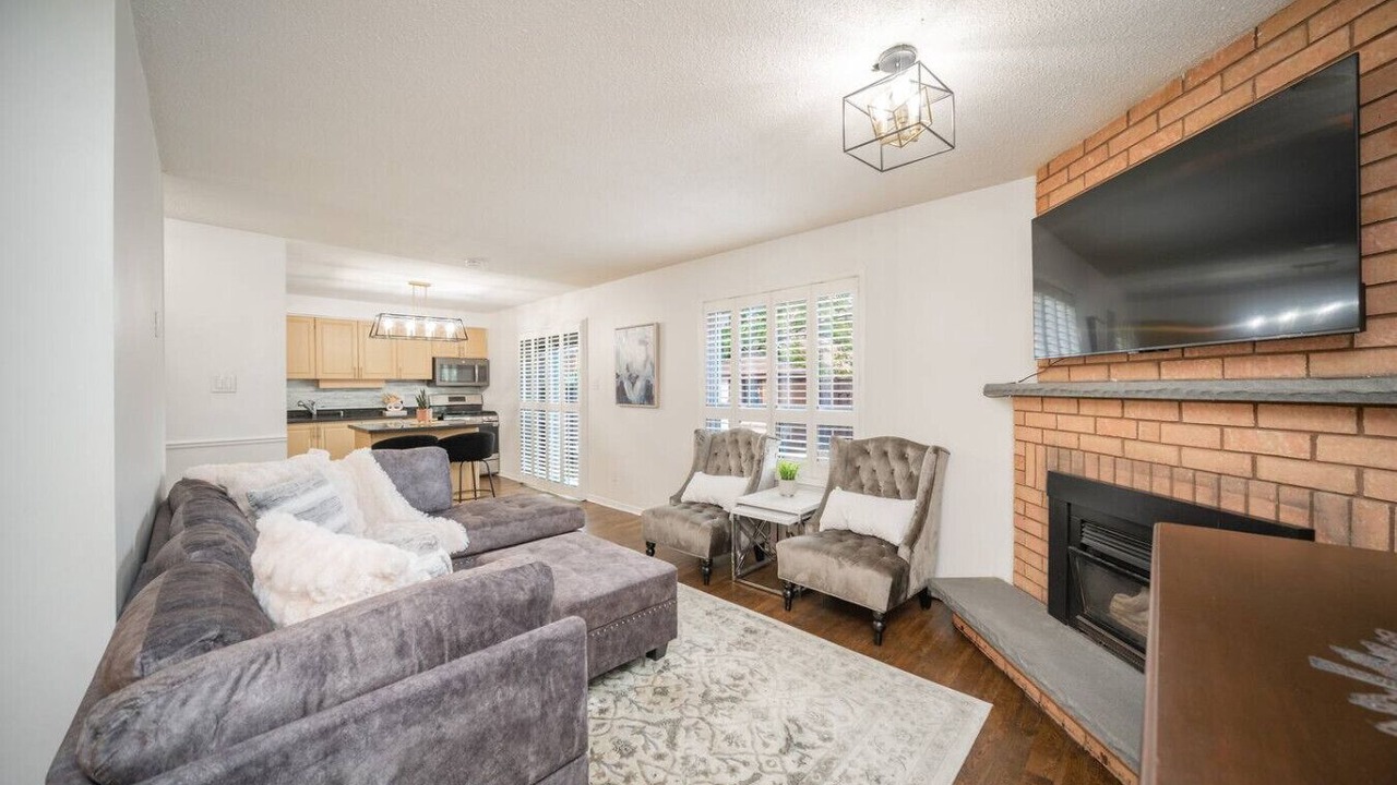 Photo of Livingroom in East Credit