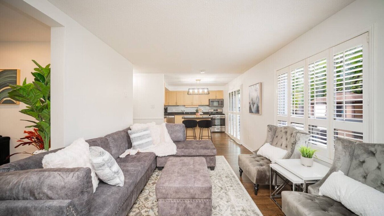 Photo of Livingroom in East Credit