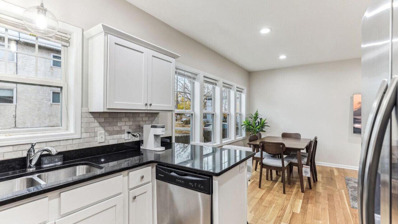 Photo of Kitchen in Lyn-Lake