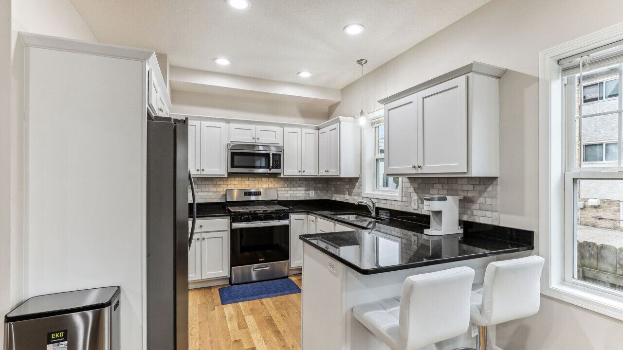 Photo of Kitchen in Lyn-Lake