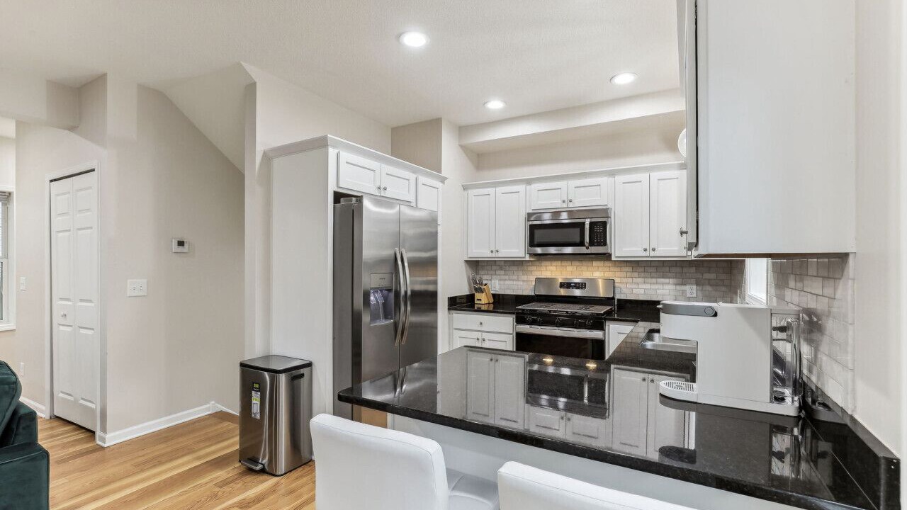 Photo of Kitchen in Lyn-Lake