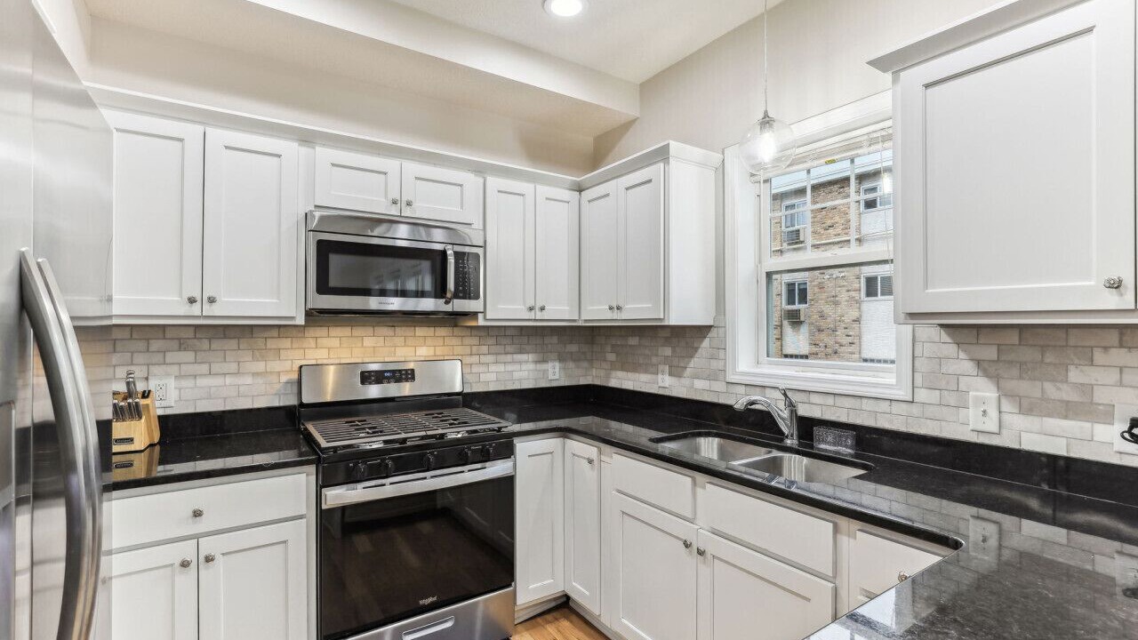 Photo of Kitchen in Lyn-Lake