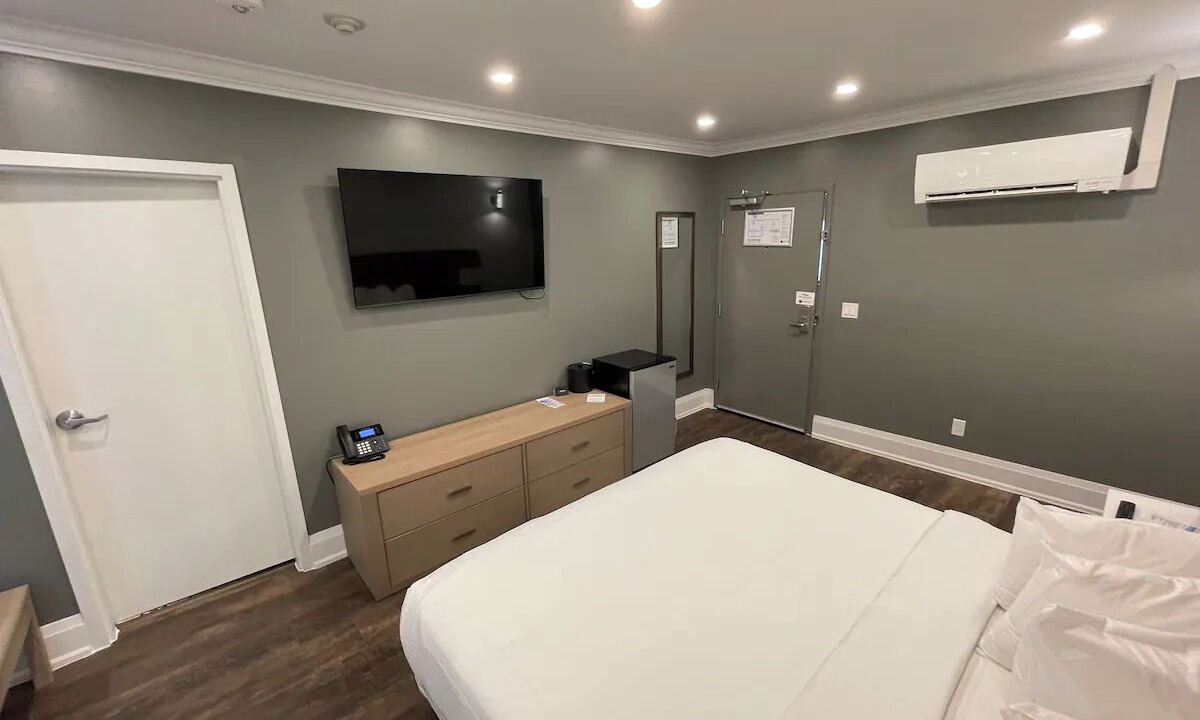 Photo of Bedroom in Grand Bend