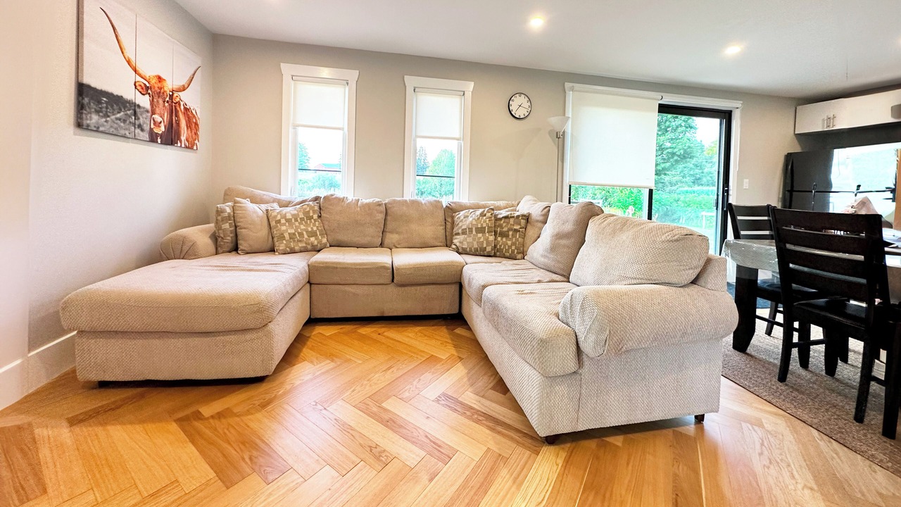 Photo of Livingroom in Thames Centre