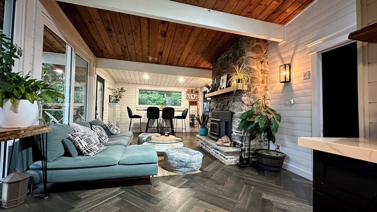 Photo of Livingroom in Bracebridge