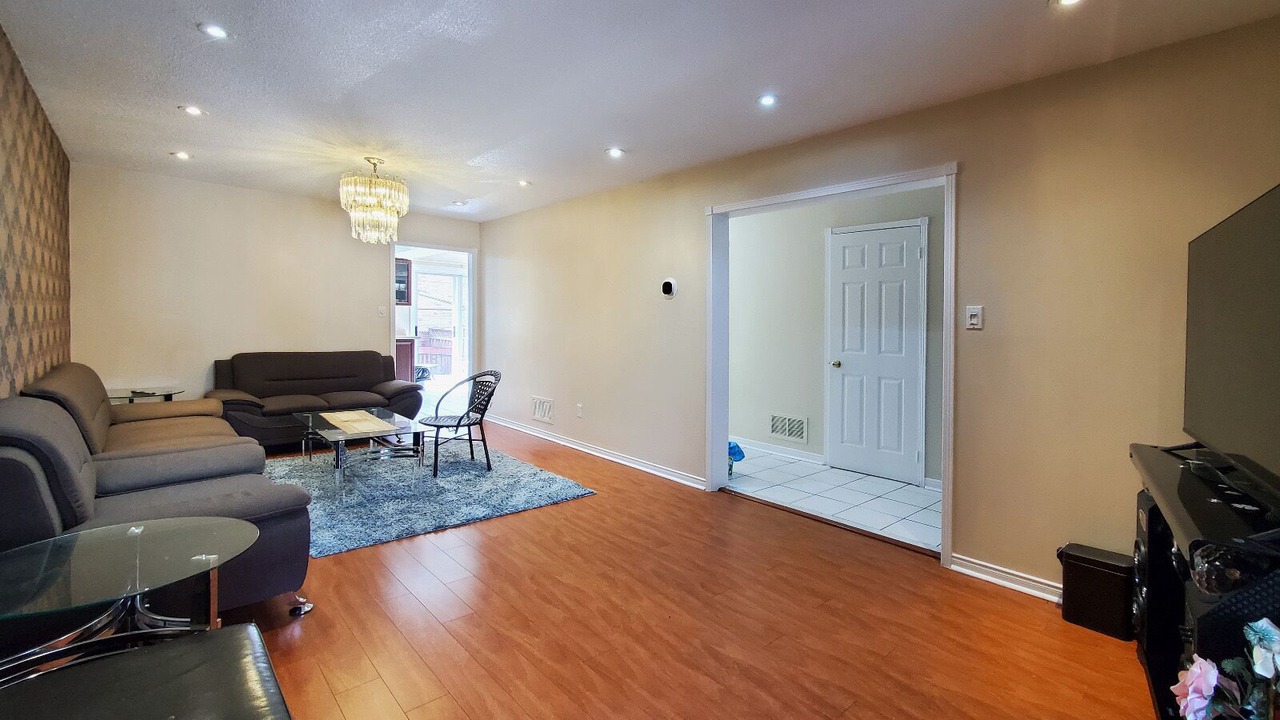 Photo of Livingroom in East Credit