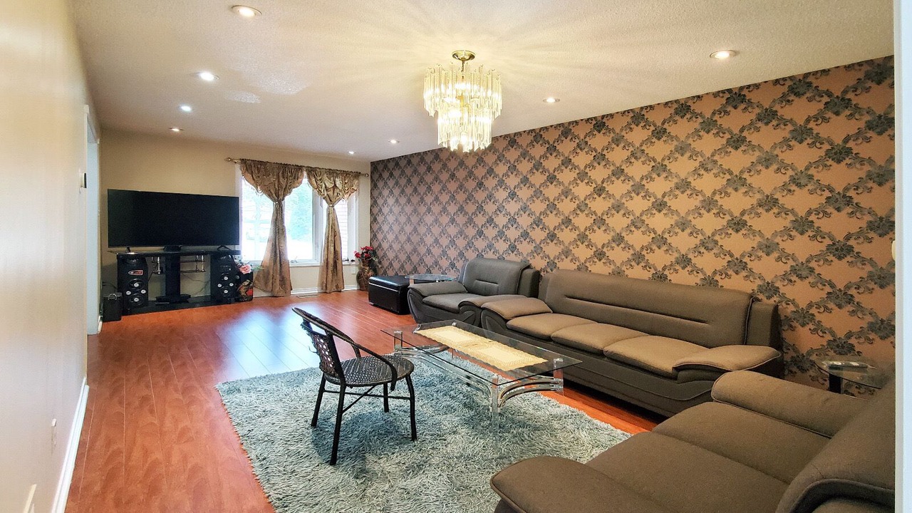 Photo of Livingroom in East Credit