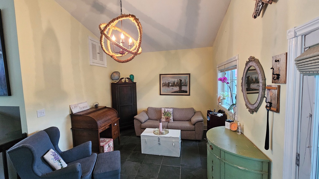 Photo of Livingroom in Colborne