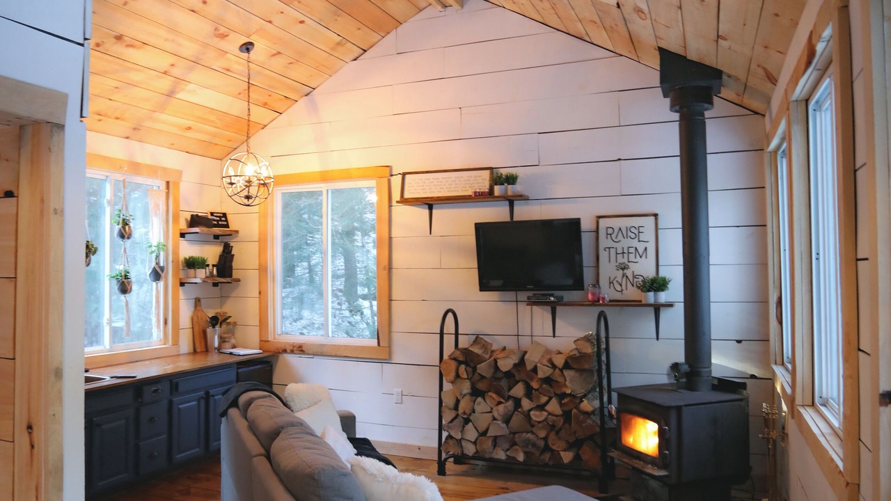 Photo of Livingroom in Addington Highlands