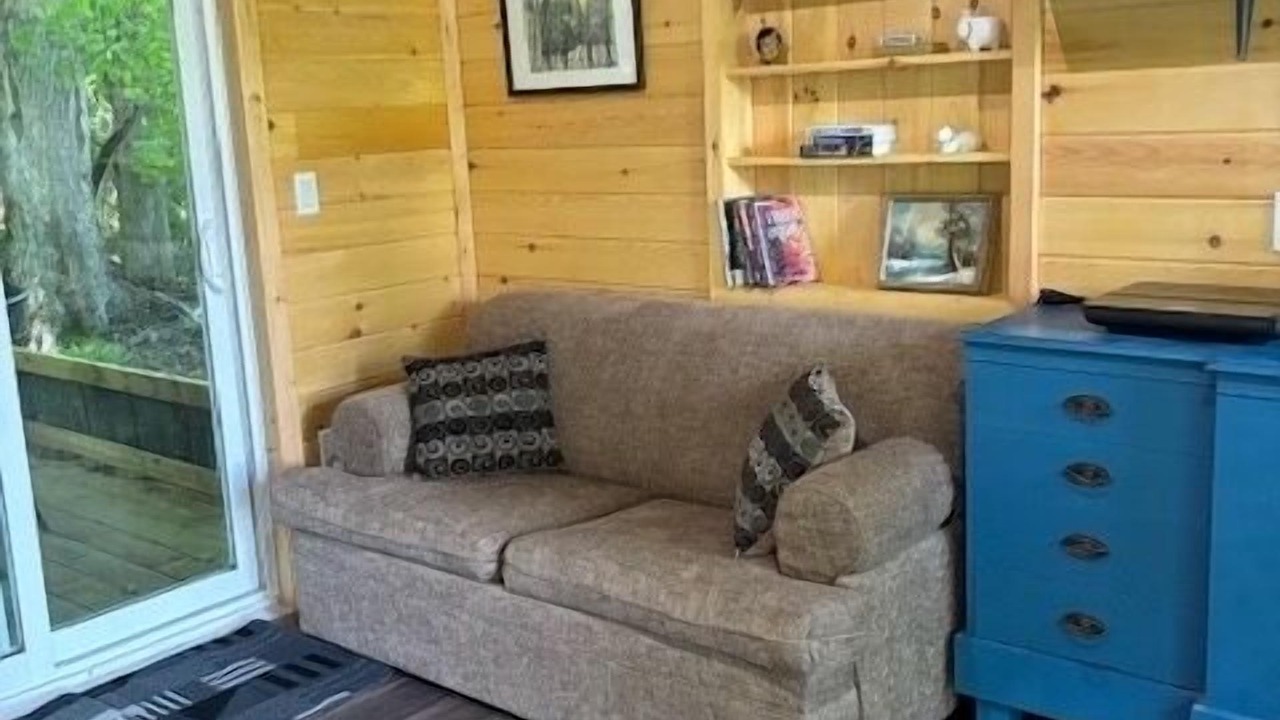 Photo of Livingroom in Centre Hastings