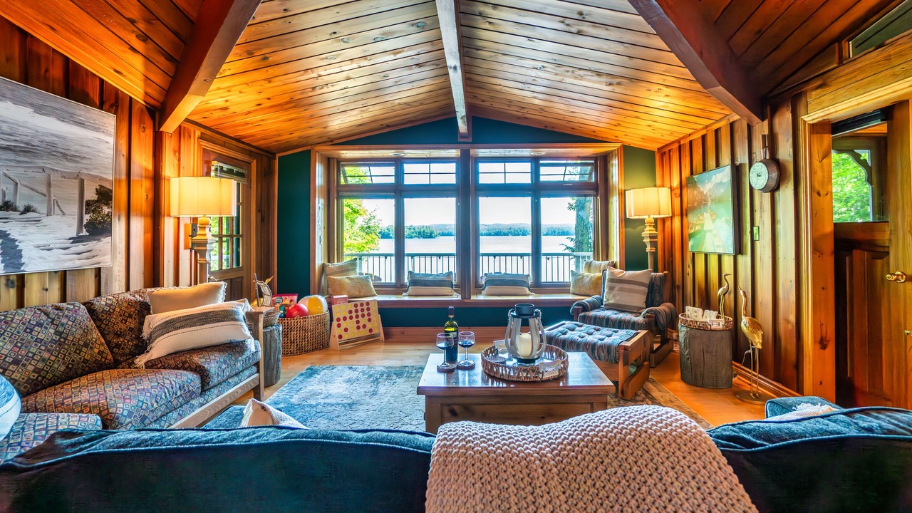 Photo of Livingroom in Lake of Bays
