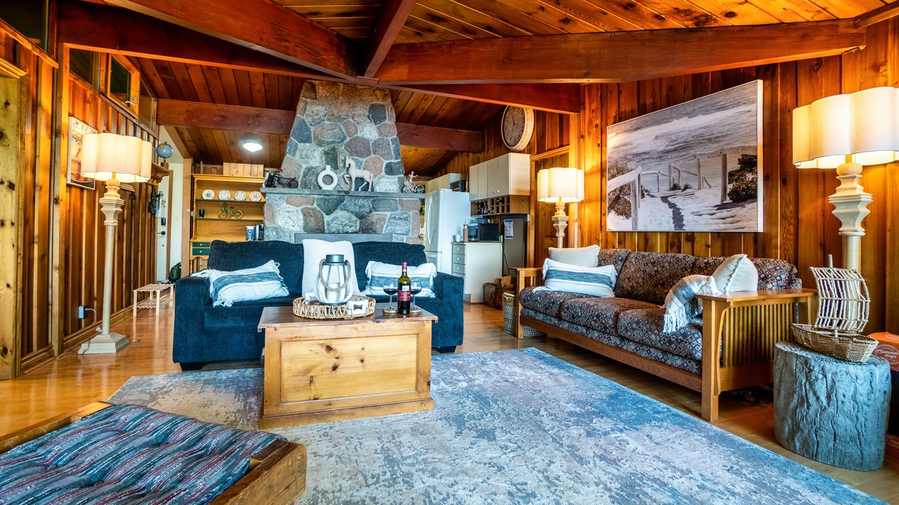 Photo of Livingroom in Lake of Bays