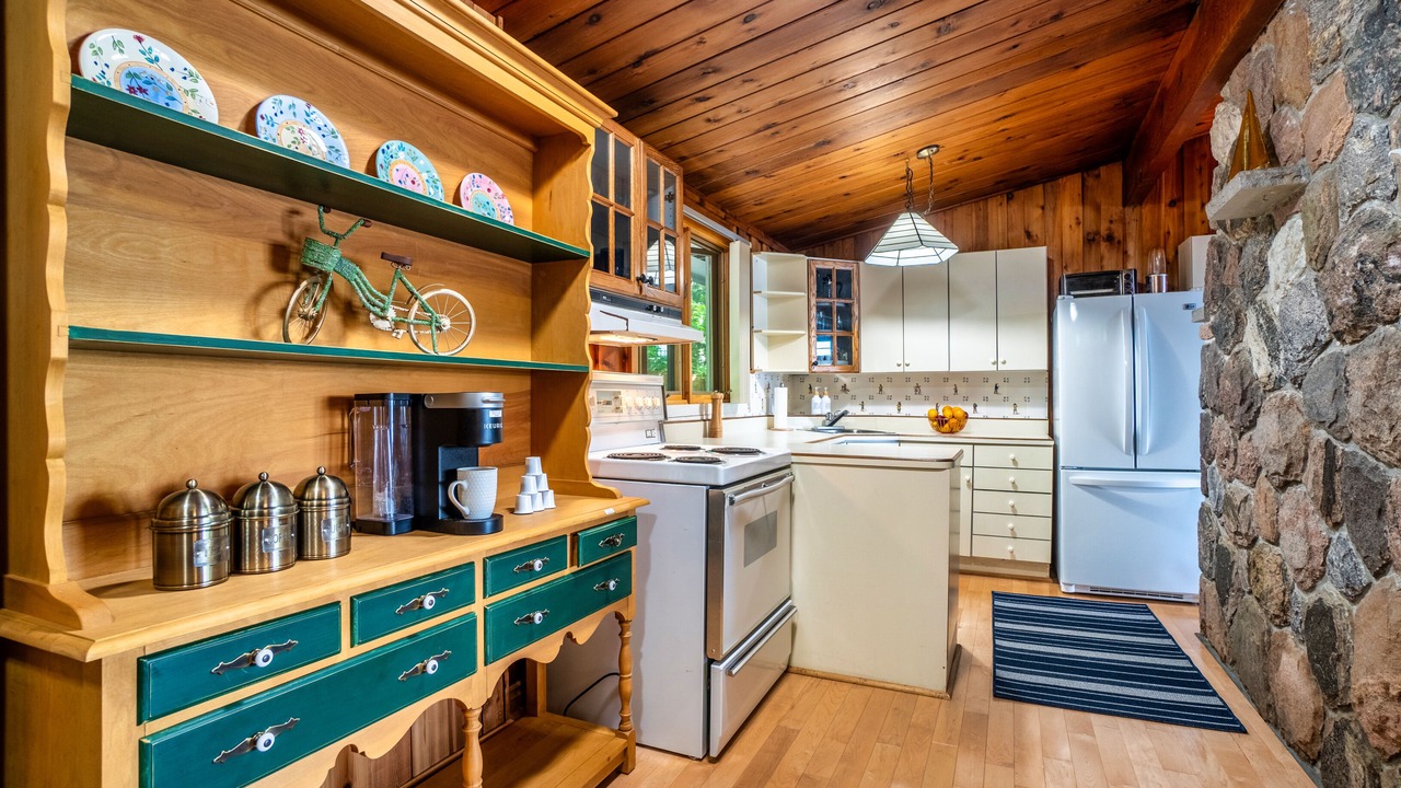 Photo of Kitchen in Lake of Bays