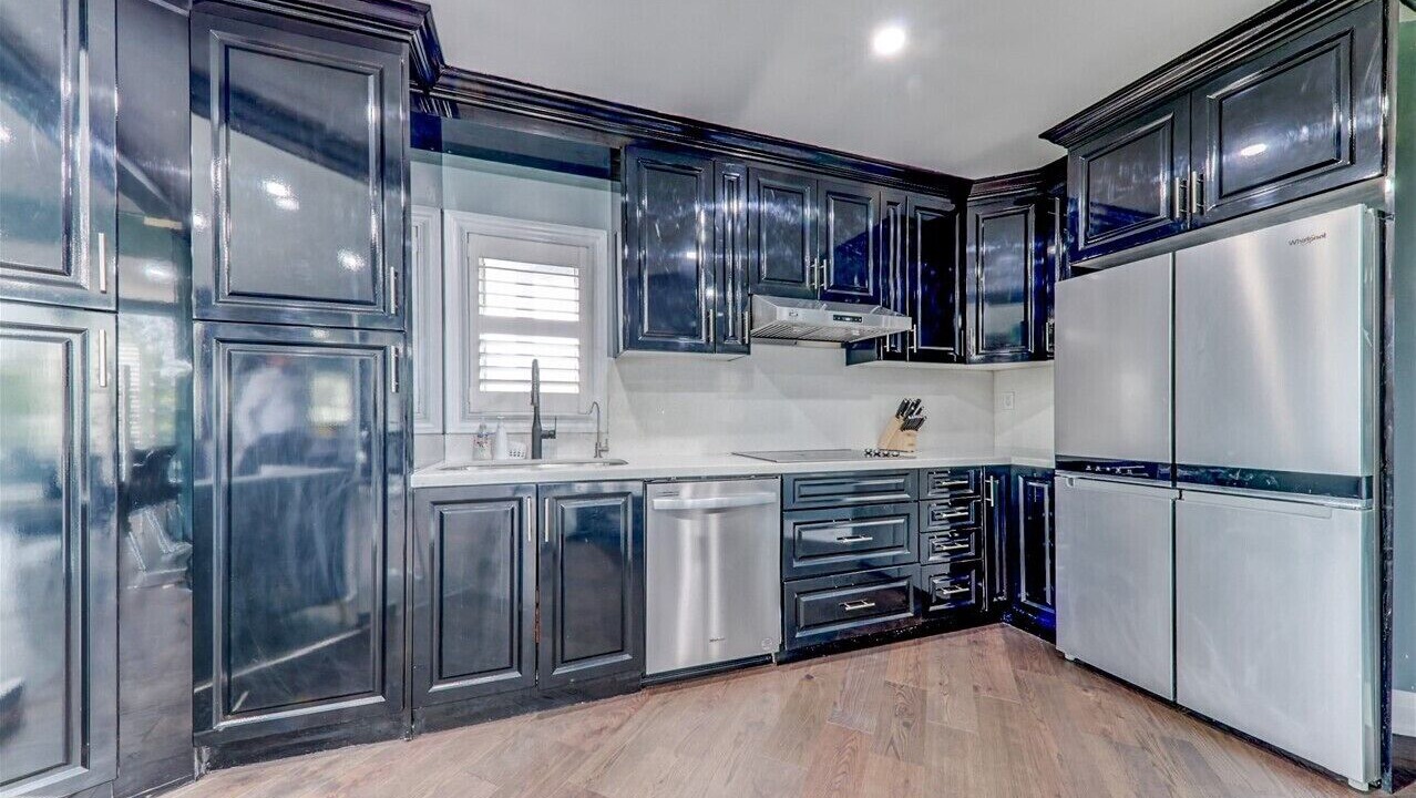 Photo of Kitchen in East Gwillimbury