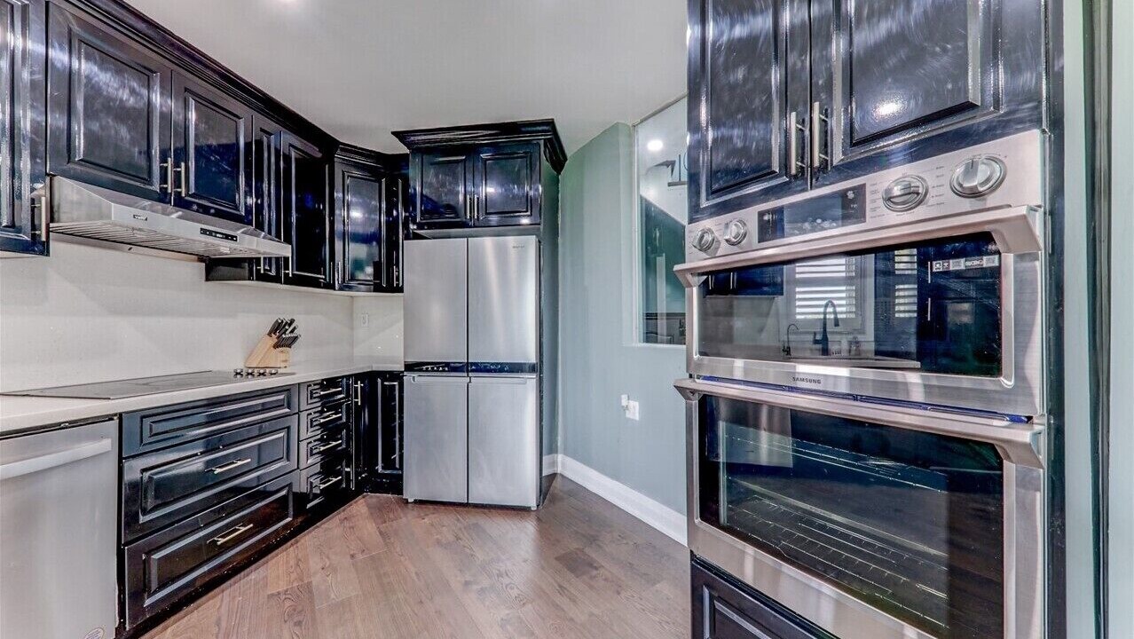 Photo of Kitchen in East Gwillimbury