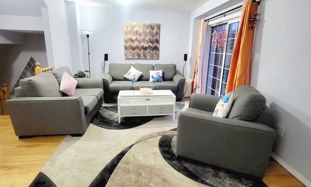 Photo of Livingroom in Ajax