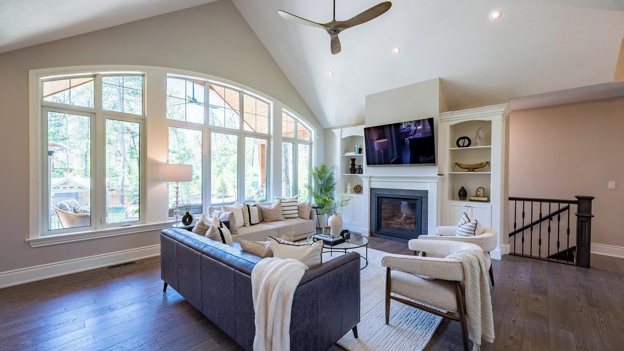 Photo of Livingroom in Grand Bend