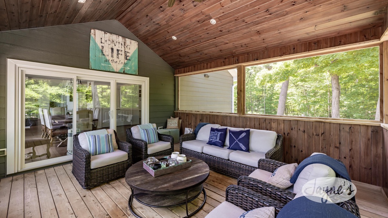 Photo of Patio Balcony in Baysville