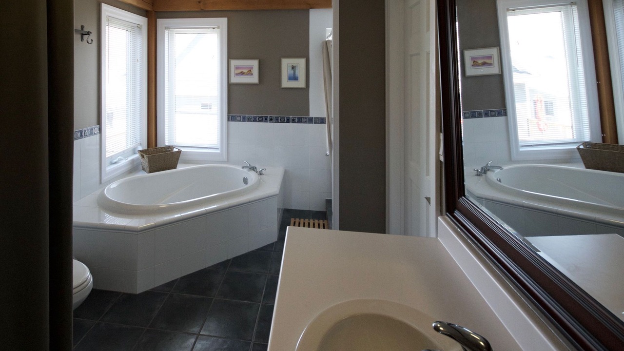 Photo of Bathroom in Grand Bend