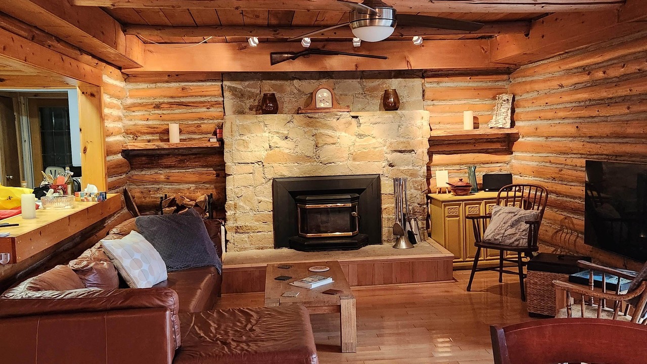 Photo of Livingroom in Coboconk