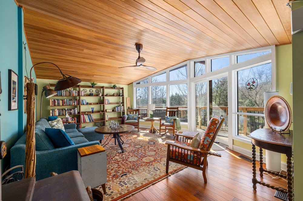 Photo of Livingroom in Jones Falls